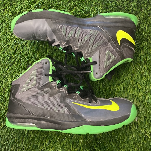 Nike Basketball Shoes - Picture 2 of 6